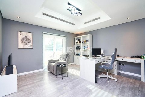 Vilë në Al Furjan, Dubai, Emiratet e Bashkuara Arabe 5 dhoma gjumi, 506 m2. № 625219 - Foto 12