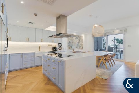 Квартира в MARINA RESIDENCES в Пальма Джумейра, Дубай, ОАЕ 2 спальні, 371м2 № 685305