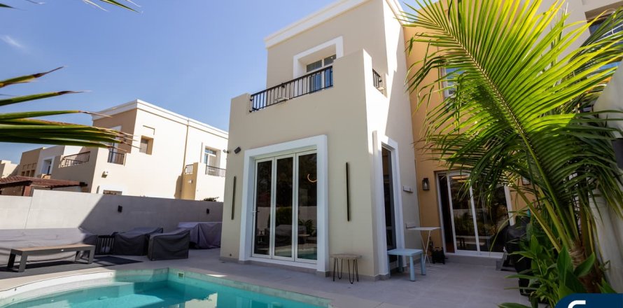 Villa i Arabian Ranches, Dubai, UAE 4 soveværelser, 253 kvm № 667423