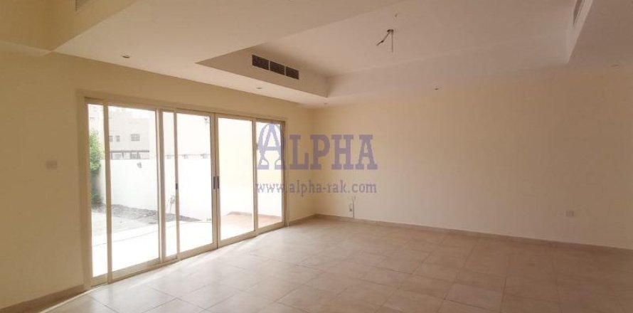 Shtëpi në qytet në Al Hamra Village, Ras Al Khaimah, Emiratet e Bashkuara Arabe 3 dhoma gjumi, 201.5 m2. № 646195