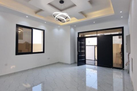Villa til salg i Al Helio, Ajman, UAE 5 soveværelser, 280 kvm № 652741 - foto 2