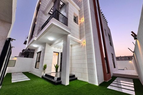 Купити віллу в Аджман, ОАЕ 6 спалень, 280м2, № 652740 - фото 16