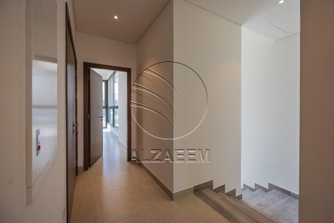Townhouse in Al Salam Street, Abu Dhabi, UAE 3 bedrooms, 271 sq.m. № 614932 - photo 12