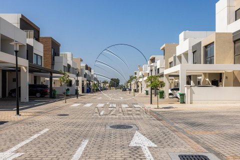 Townhouse in Al Salam Street, Abu Dhabi, UAE 3 bedrooms, 271 sq.m. № 614932 - photo 1