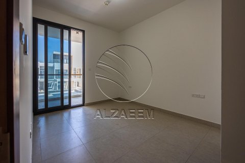 Townhouse in Al Salam Street, Abu Dhabi, UAE 3 bedrooms, 271 sq.m. № 614932 - photo 17
