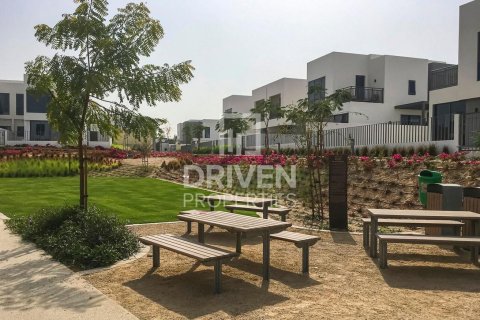 Shtëpi në qytet në Dubai Hills Estate, Dubai, Emiratet e Bashkuara Arabe 3 dhoma gjumi, 209 m2. № 653091 - Foto 16