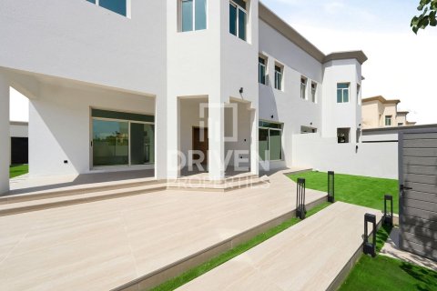Üürile anda villa asukohaga Jumeirah, Dubai, AÜE: 4 magamistoaga, 1862.24 m² Nr 768217 - pilt 2
