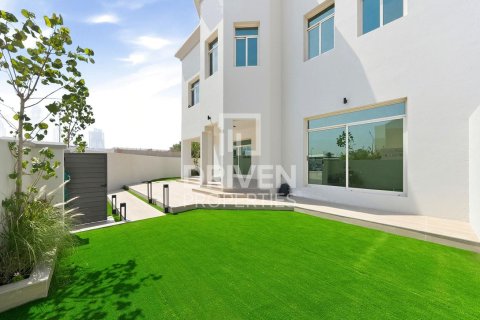 Üürile anda villa asukohaga Jumeirah, Dubai, AÜE: 4 magamistoaga, 1862.24 m² Nr 768217 - pilt 1