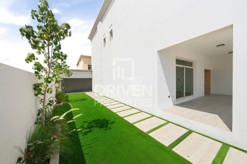 Üürile anda villa asukohaga Jumeirah, Dubai, AÜE: 4 magamistoaga, 1862.24 m² Nr 768217 - pilt 4
