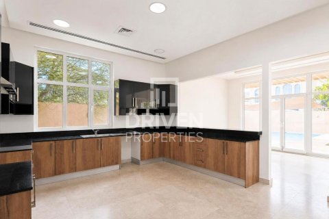 Villa en alquiler en The Villa, Dubai, EAU 6 dormitorios, 668.25 m2 № 768219 - foto 15