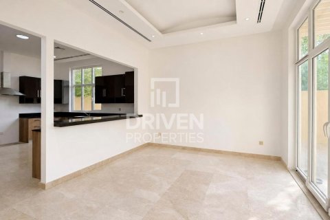 Villa en alquiler en The Villa, Dubai, EAU 6 dormitorios, 668.25 m2 № 768219 - foto 16