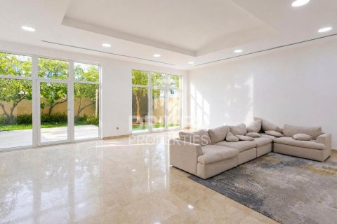 Villa en alquiler en The Villa, Dubai, EAU 6 dormitorios, 668.25 m2 № 768219 - foto 1