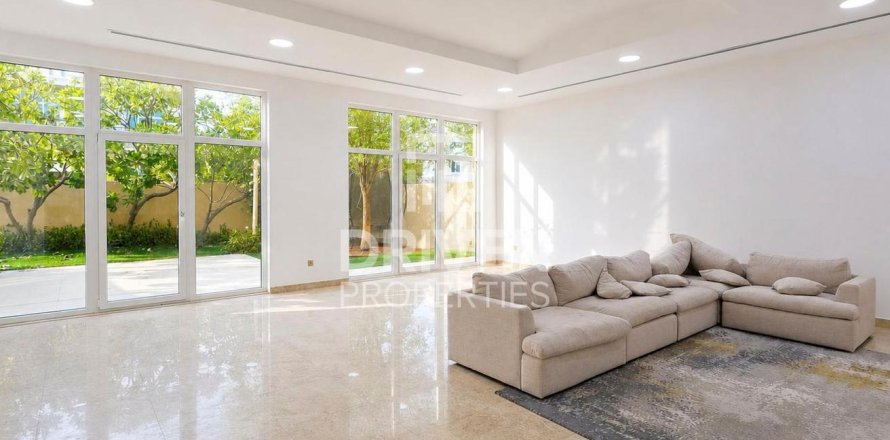 Huvila The Villa, Dubai, Arabiemiraatit 6 makuuhuonetta, 668.25 m2 № 768219