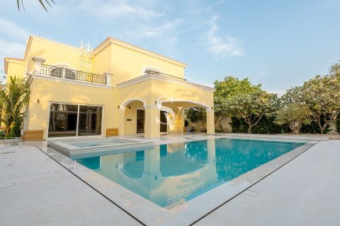 Villa zum Verkauf in Jumeirah Park, Dubai, VAE 4 Schlafzimmer, 749 m2 Nr. 678922 - Foto 1