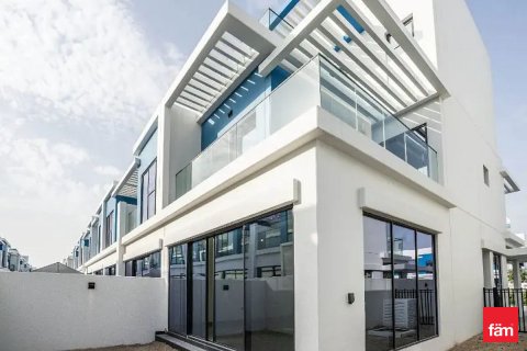 Vilë në Dubai, Emiratet e Bashkuara Arabe 6 dhoma gjumi, 439.1 m2. № 710157