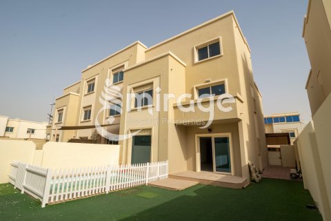 Řadový dům v Al Reef, Abu Dhabi, SAE 2 ložnice, 117.3 m² Č.: 550663 - fotografie 1
