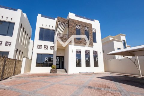 Vilă de vânzare în Khalifa City, Abu Dhabi, EAU 7 dormitoare, 2183.1 mp.  №555130 - poză 1