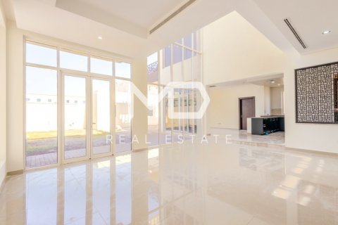 Vilă de vânzare în Khalifa City, Abu Dhabi, EAU 7 dormitoare, 2183.1 mp.  №555130 - poză 3