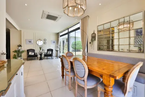 Vila na Yas Island, Abu Dhabi, UAE 5 spavaće sobe, 671 m2 Br. 663043 - Slika 9