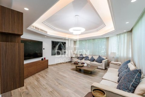Villa en venta en Arabian Ranches, Dubai, EAU 3 dormitorios, 445.93 m2 № 756149 - foto 14