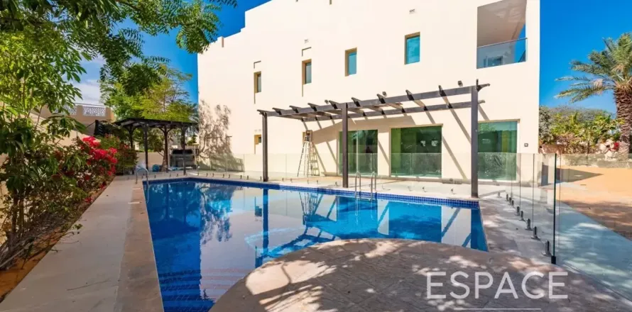 Villa i Meadows, Dubai, UAE 5 soveværelser, 489 kvm № 738214