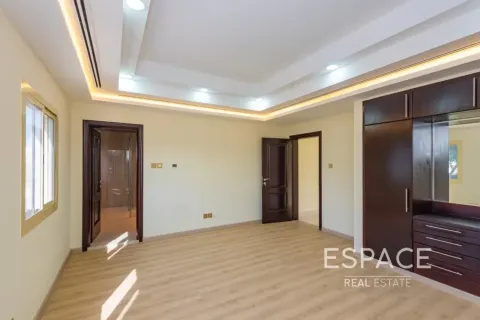 Villa til leje i Meadows, Dubai, UAE 5 soveværelser, 489 kvm № 738214 - foto 14