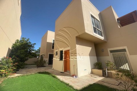 Shtëpi në qytet në Al Raha Gardens, Abu Dhabi, Emiratet e Bashkuara Arabe 4 dhoma gjumi, 300 m2. № 615389 - Foto 1