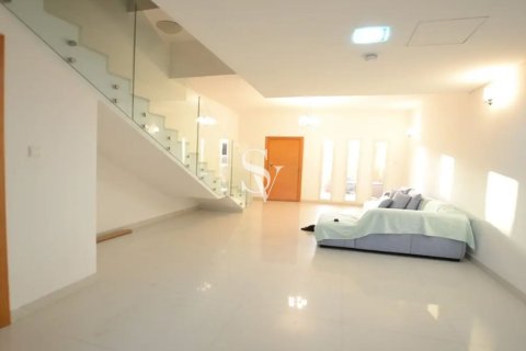 Huvila Jumeirah Village Circle, Dubai, Arabiemiraatit 4 makuuhuonetta, 130 m2 № 695707