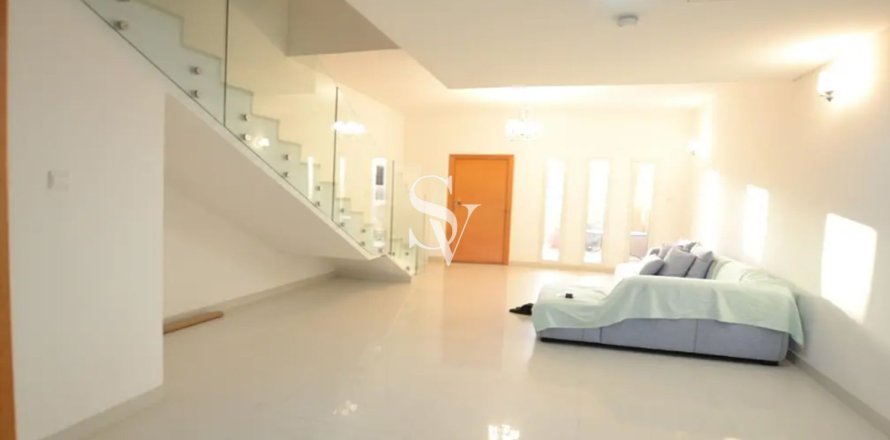 Huvila Jumeirah Village Circle, Dubai, Arabiemiraatit 4 makuuhuonetta, 130 m2 № 695707