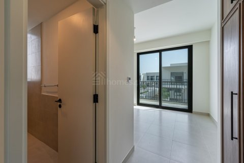 Townhouse in Town Square, Dubai, UAE 4 bedrooms, 260 sq.m. № 681428 - photo 11
