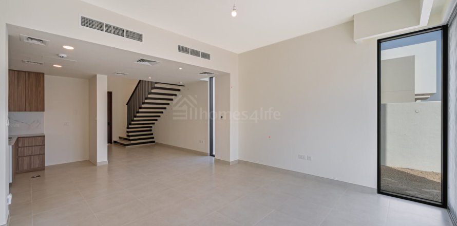 Townhouse in Town Square, Dubai, UAE 4 bedrooms, 260 sq.m. № 681428