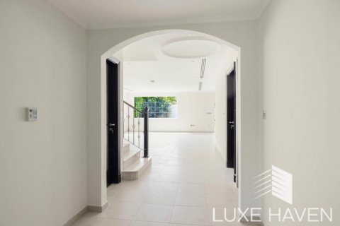 Vila v Jumeirah Park, Dubai, SAE 4 ložnice, 402.73 m² Č.: 571372 - fotografie 2