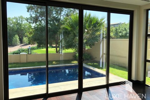 Βίλα σε Jumeirah Golf Estates, Dubai, ΗΑΕ 5 υπνοδωμάτια, 522.58 τ.μ. Αρ. 571375 - φωτογραφία 11