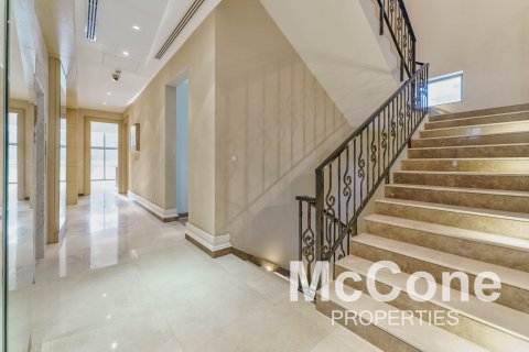 Villa in Emirates Hills, Dubai, UAE 6 bedrooms, 1749.64 sq.m. № 587513 - photo 15