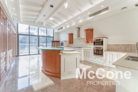 Villa in Emirates Hills, Dubai, UAE 6 bedrooms, 1749.64 sq.m. № 587513 - photo 11