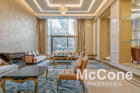 Villa in Emirates Hills, Dubai, UAE 6 bedrooms, 1749.64 sq.m. № 587513 - photo 6