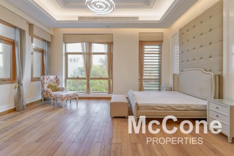 Villa in Emirates Hills, Dubai, UAE 6 bedrooms, 1749.64 sq.m. № 587513 - photo 22