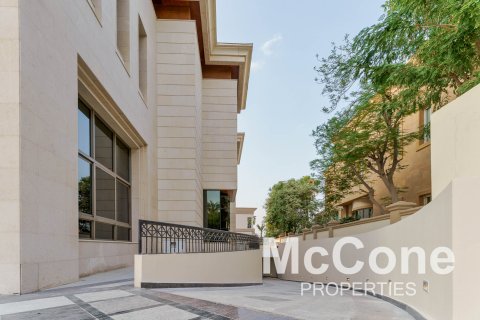 Villa in Emirates Hills, Dubai, UAE 6 bedrooms, 1749.64 sq.m. № 587513 - photo 30