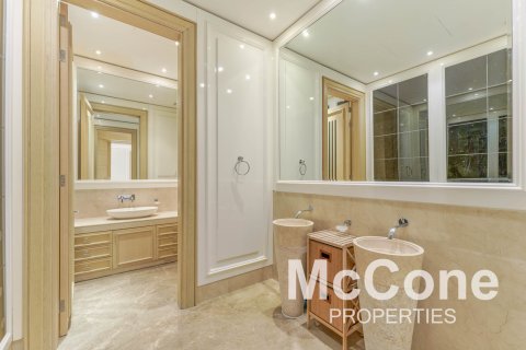 Villa in Emirates Hills, Dubai, UAE 6 bedrooms, 1749.64 sq.m. № 587513 - photo 20