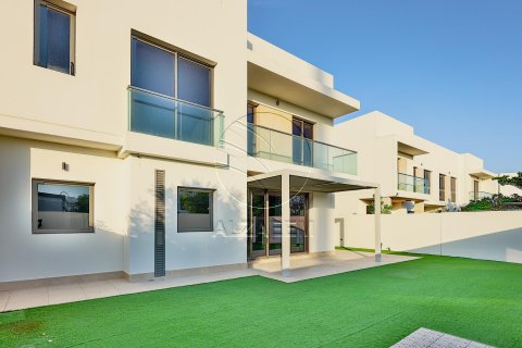 Vilă de închiriat în Yas Island, Abu Dhabi, EAU 4 dormitoare, 509 mp.  №615206 - poză 1