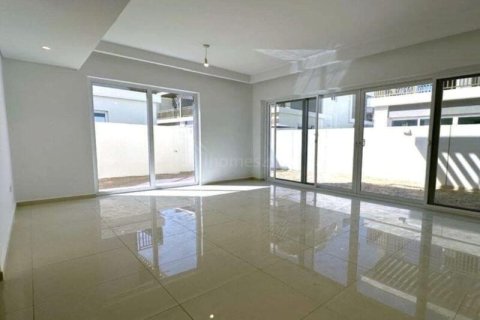 Townhouse in DAMAC Hills (Akoya by DAMAC), Dubai, UAE 3 bedrooms, 170 sq.m. № 701692 - photo 3