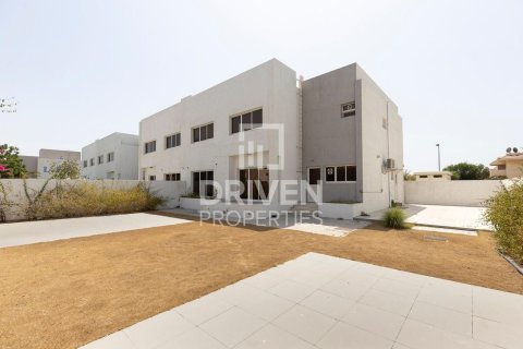 Villa en alquiler en Umm Suqeim, Dubai, EAU 5 dormitorios, 325 m2 № 655028 - foto 3