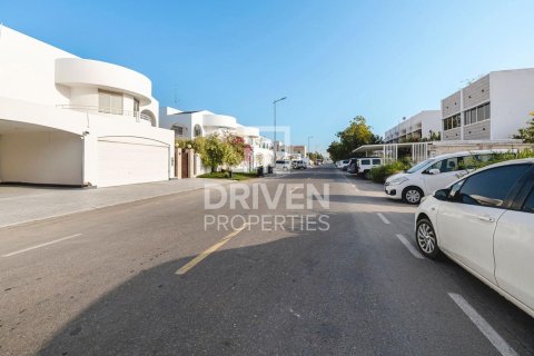 Działka na sprzedaż w Umm Suqeim, Dubai, ZEA 1117.62 mkw., nr 767200 - zdjęcie 2