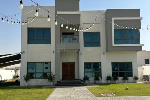Villa zur Miete in Al Khawaneej, Dubai, VAE 4 Schlafzimmer, 1115 m2 Nr. 712502 - Foto 1