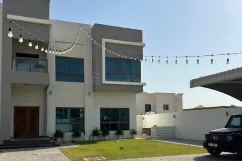Villa zur Miete in Al Khawaneej, Dubai, VAE 4 Schlafzimmer, 1115 m2 Nr. 712502 - Foto 3