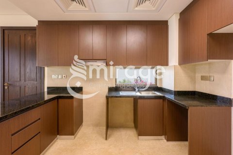 Townhouse in Khalifa City, Abu Dhabi, UAE 3 bedrooms, 171.7 sq.m. № 574330 - photo 8