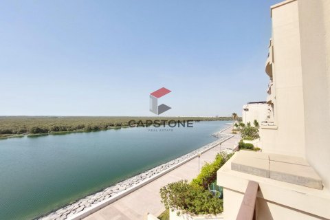 Apartment in Eastern Road, Abu Dhabi, UAE 3 bedrooms, 305 sq.m. № 600947 - photo 1