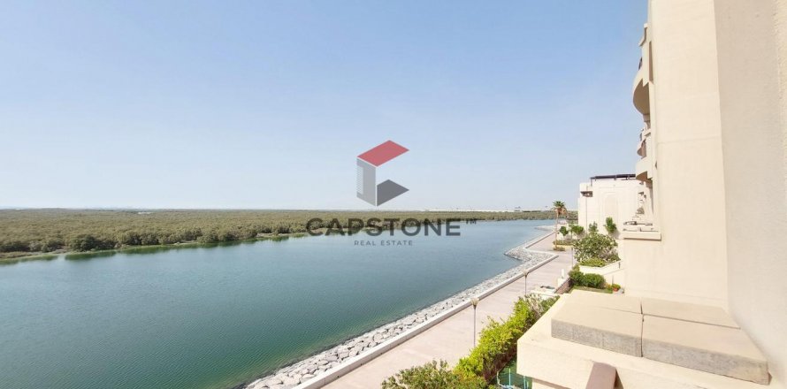 Apartment in Eastern Road, Abu Dhabi, UAE 3 bedrooms, 305 sq.m. № 600947