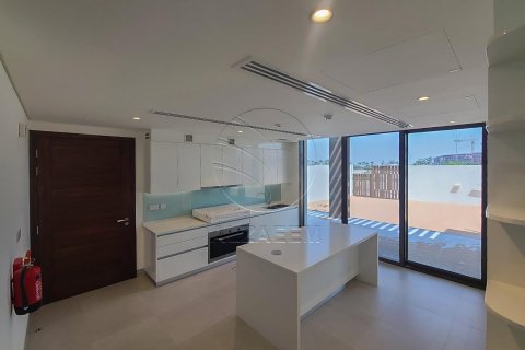 Řadový dům v Abu Dhabi, SAE 4 ložnice, 552 m² Č.: 615037 - fotografie 3