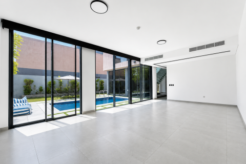 Villa in Tilal City, Sharjah, UAE 4 bedrooms, 383.6 sq.m. № 748721 - photo 5